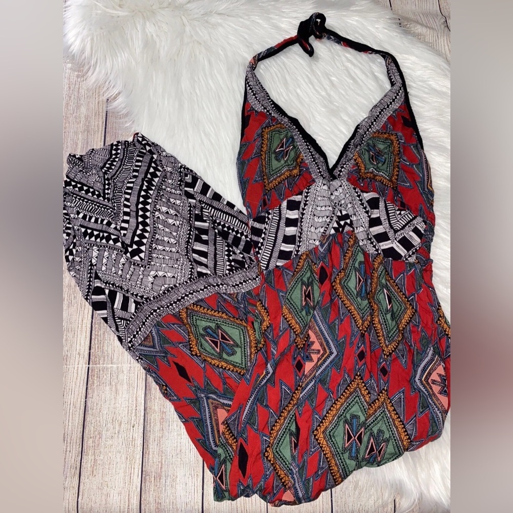 Good used Forever21 contemporary dress size small.